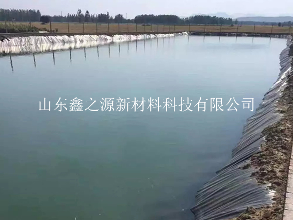 如何處理蓄水池hdpe土工膜的熱膨脹問題？